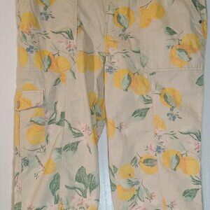 Chicos/Cargo Pants/Womens 0.5P Petite 6/Yellow Lemon Print/Poplin Crop